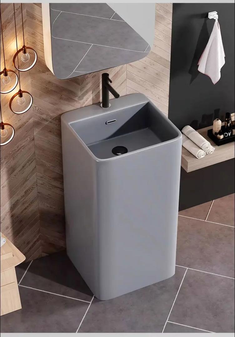 一体立柱盆陶瓷阳台 小户型民宿卫生间的简约升级方案